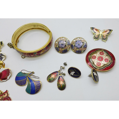 1137 - Cloisonne jewellery