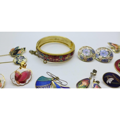 1137 - Cloisonne jewellery