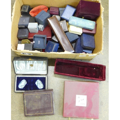 1138 - A box of silver and jewellery boxes **PLEASE NOTE THIS LOT IS NOT ELIGIBLE FOR POSTING AND PACKING**