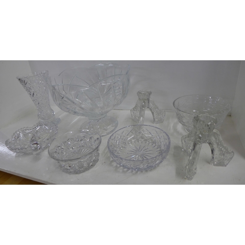 1141 - A collection of glassware **PLEASE NOTE THIS LOT IS NOT ELIGIBLE FOR POSTING AND PACKING**