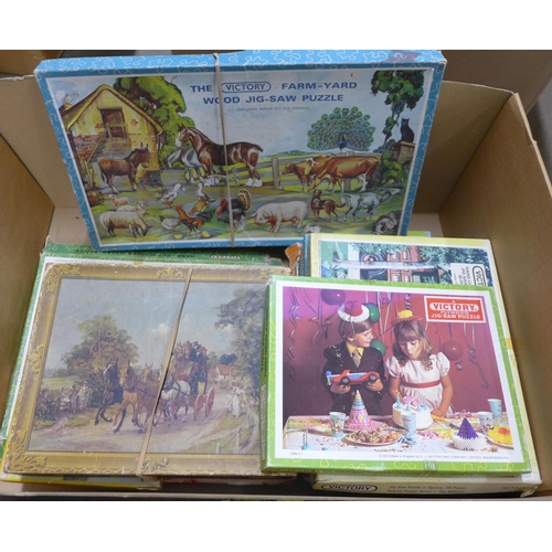 1211 - A box of original Victory jigsaw puzzles and other vintage games **PLEASE NOTE THIS LOT IS NOT ELIGI... 