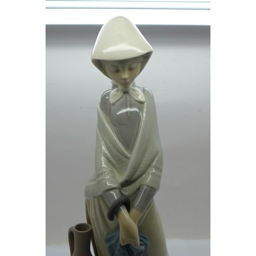 605 - A Lladro figure, Ceramic Seller, 5081, with original box