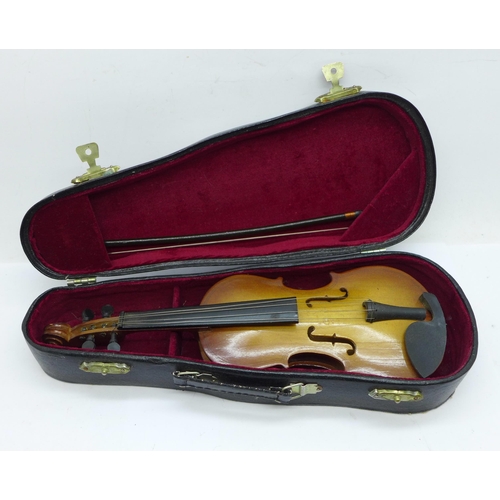 640 - A miniature violin, cased, 22.5cm