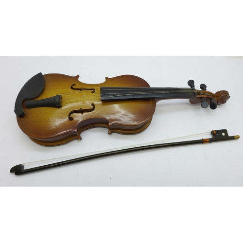 640 - A miniature violin, cased, 22.5cm