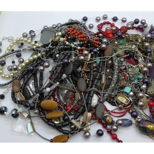 657 - Thirty-two costume necklaces