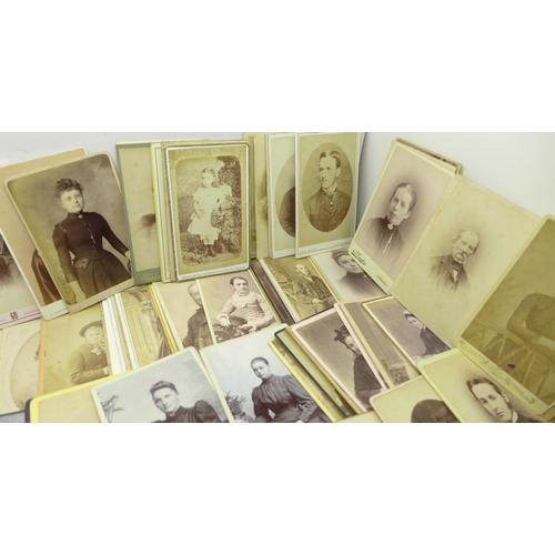 668 - A box of 300 Victorian carte de visite photographs