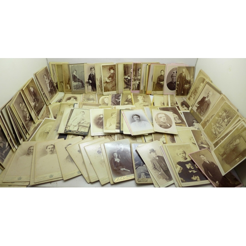 668 - A box of 300 Victorian carte de visite photographs