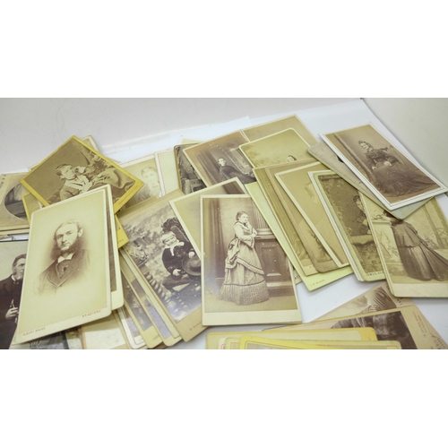 674 - A box of 200 Victorian carte de visite photographs