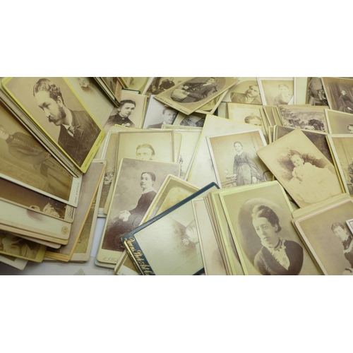 674 - A box of 200 Victorian carte de visite photographs