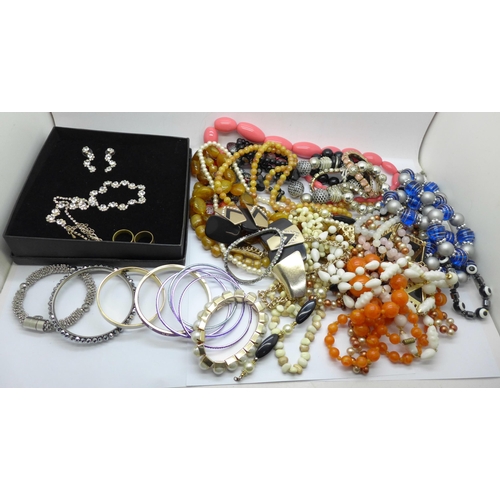 676 - A box of costume jewellery including bangles