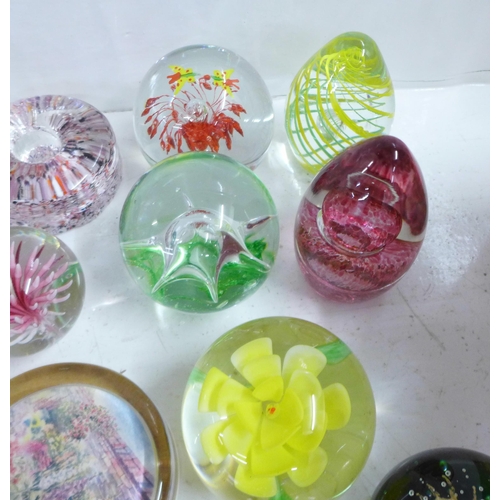 715 - A collection of eighteen glass paperweights