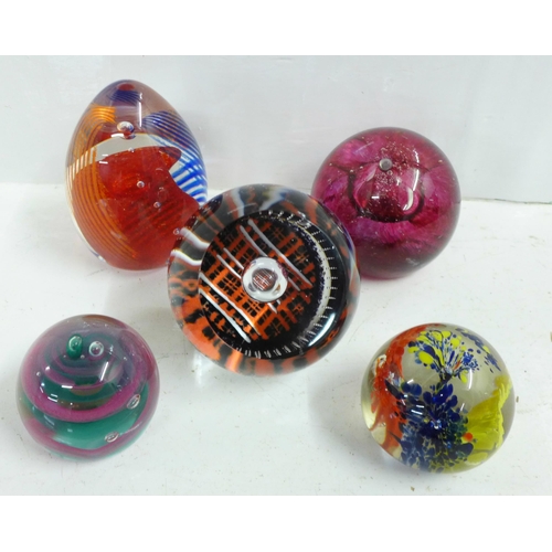 722 - Five glass paperweights including Caithness