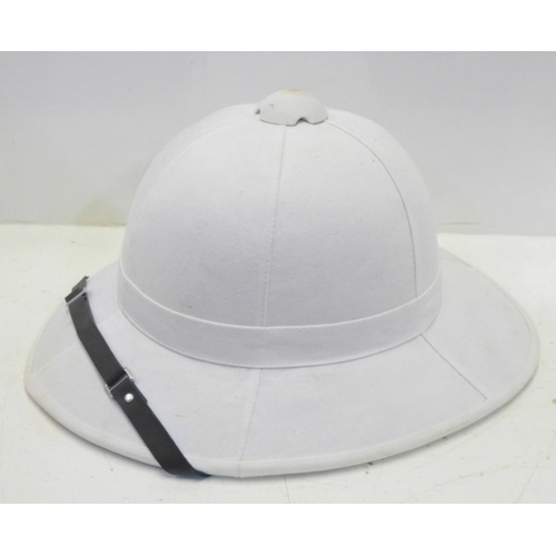 795 - A pith helmet