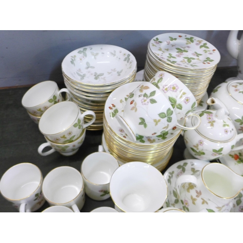 807 - Wedgwood Strawberry pattern tea and coffee ware, etc.