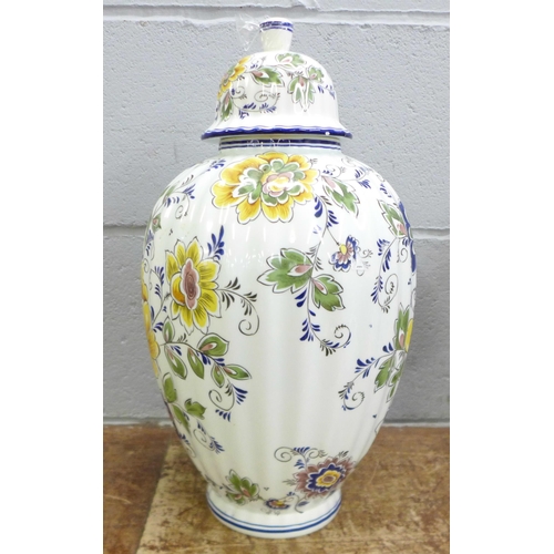 843 - A French vase, lid a/f, 41cm