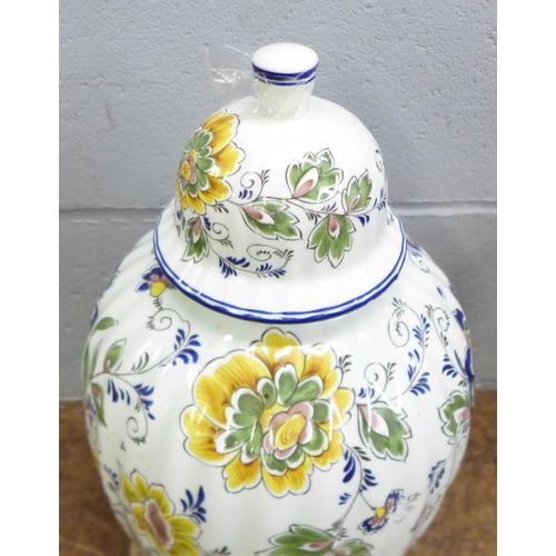 843 - A French vase, lid a/f, 41cm