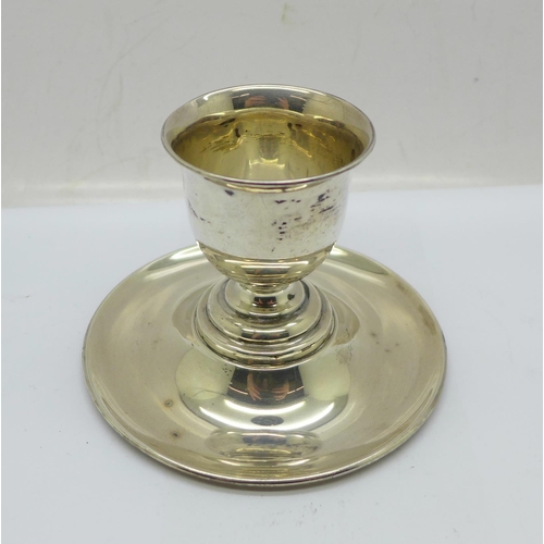 881 - A silver egg cup, Sheffield 1951, 58g