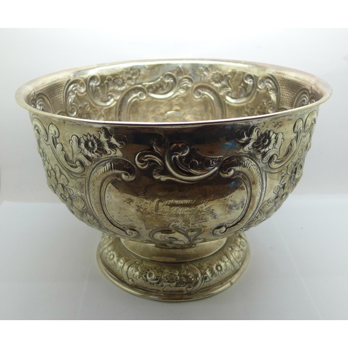 887 - A large silver bowl, with inscription dated 1917, worn London hallmark, 881g, 28oz., diameter 27.5cm