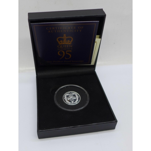 889 - An Isle of Man 2021 The Queen's 95th Birthday fine silver Piedfort proof sovereign, Certificate no. ... 