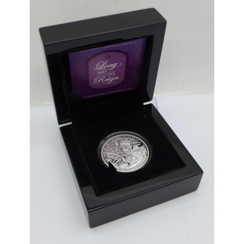 890 - A 2020 Queen Elizabeth II Long May She Reign 1oz 999 silver proof coin, issued by Niue, limited edit... 