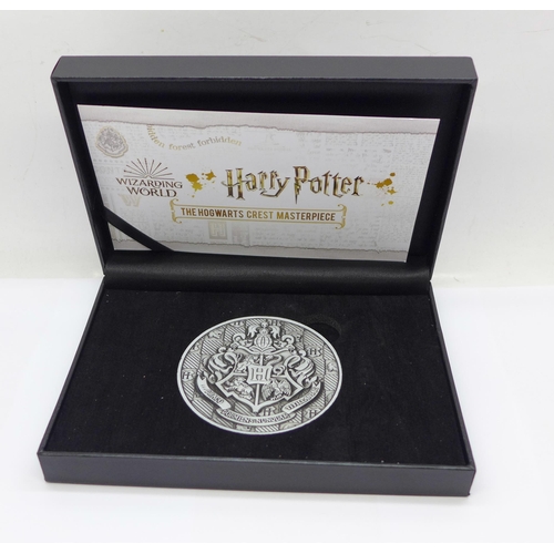 893 - Harry Potter The Hogwarts Crest Masterpiece, the commemorative features the crest from Hogwarts Scho... 