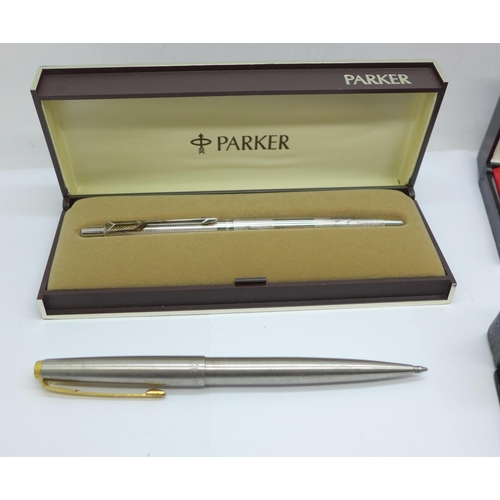 898 - A Parker fountain pen, two ballpoint pens and a pencil, three boxed