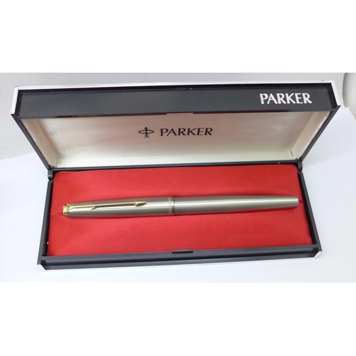 898 - A Parker fountain pen, two ballpoint pens and a pencil, three boxed