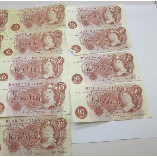 900 - Thirteen ten shillings bank notes