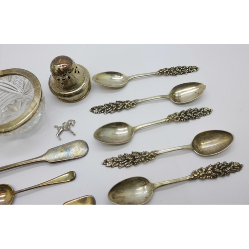 902 - A silver rimmed glass salt, a set of five white metal spoons, four plated spoons, etc.