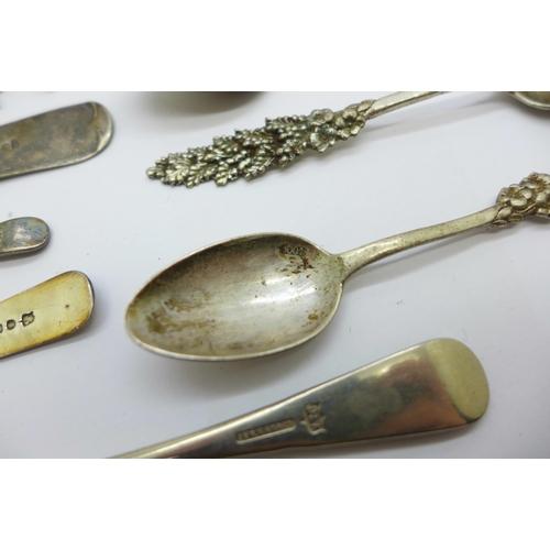 902 - A silver rimmed glass salt, a set of five white metal spoons, four plated spoons, etc.