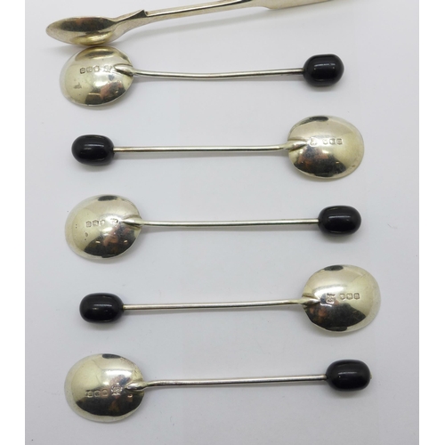 904 - A set of five silver coffee bean spoons and a pair of sugar tongs, 56g