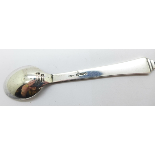 919 - A small Georg Jensen spoon, pyramid pattern, import mark for 1947