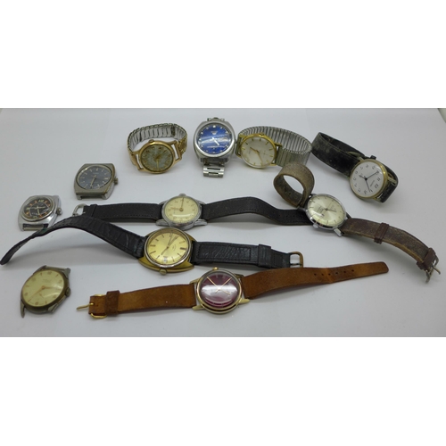 923 - A collection of wristwatches including a Seiko 5 and two Timex