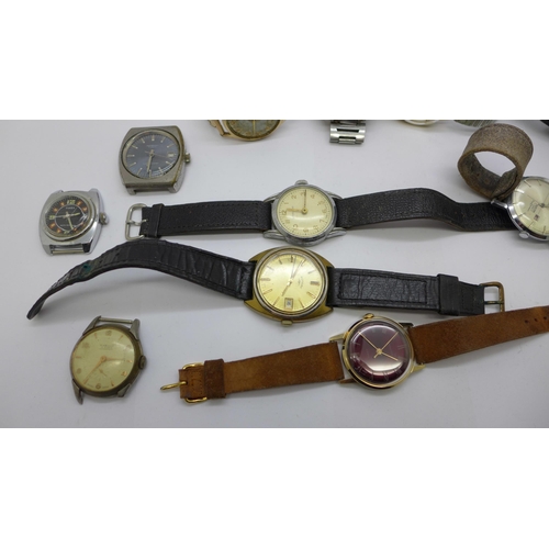 923 - A collection of wristwatches including a Seiko 5 and two Timex