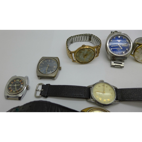 923 - A collection of wristwatches including a Seiko 5 and two Timex