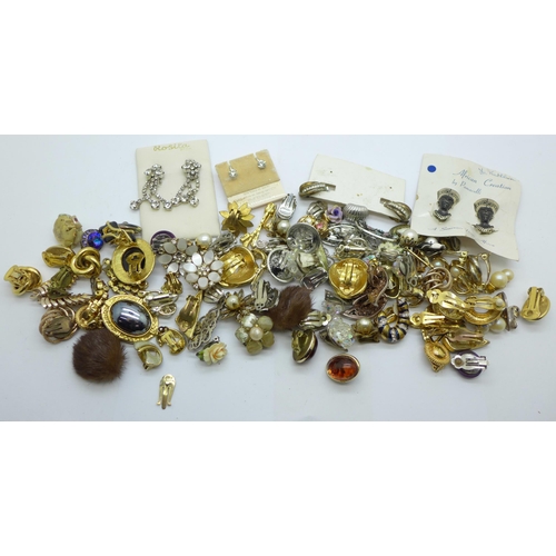 927 - Forty-seven pairs of vintage clip-on earrings