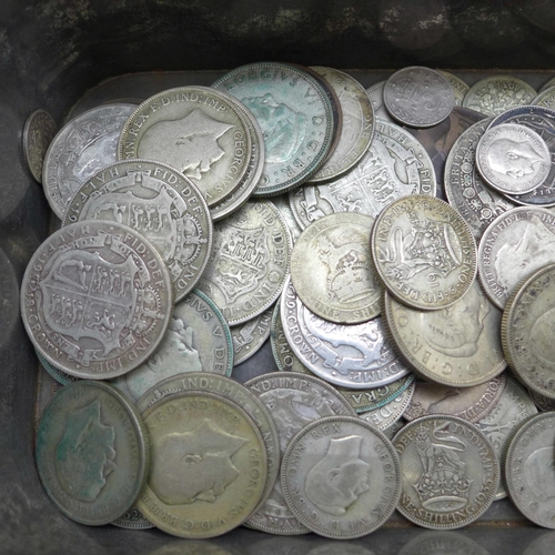 930 - A collection of pre 1920 silver coins including Victorian, 99g, 1920 to 1946 coins, 420g, and other ... 