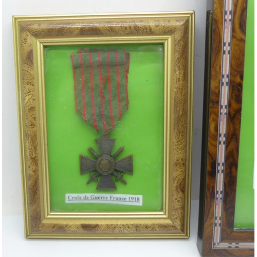 938 - A pair of WWI medals, to Pte. John James CH1517 Royal Marine Light Infantry and a French Croix de Gu... 