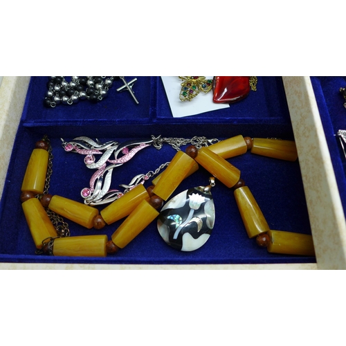 940 - A jewellery box and costume jewellery