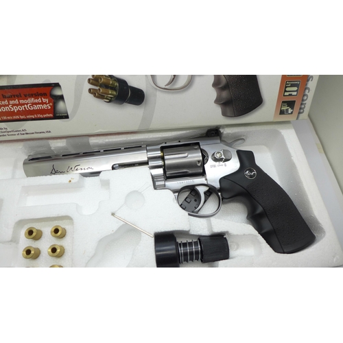 942 - A Dan Wesson 6