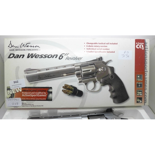 942 - A Dan Wesson 6