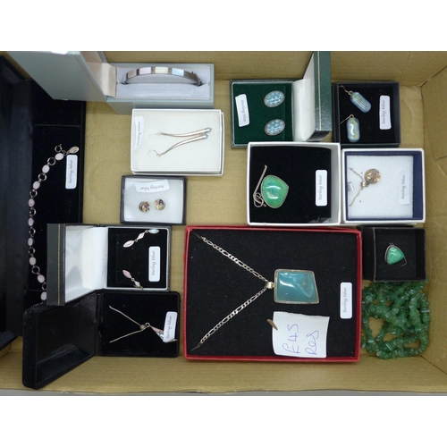 946 - A collection of silver and silver mounted jewellery and a green stone necklace