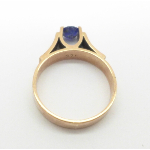 971 - A 9ct gold sapphire solitaire ring, 3.8g, L