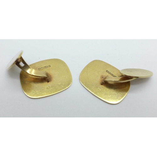 979 - A pair of 9ct gold cufflinks, 7.5g