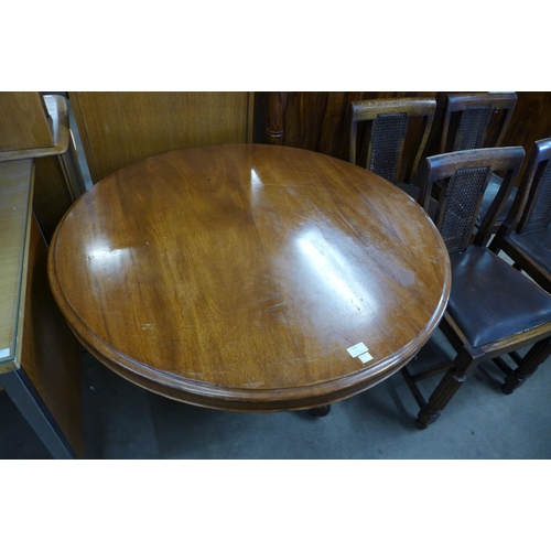 155 - A Victorian mahogany circular tilt top breakfast table