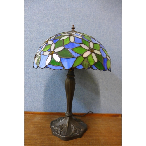 386 - A Tiffany style table lamp