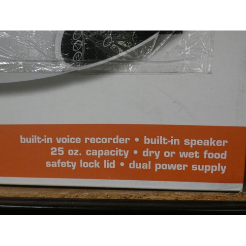 3004 - Programmable automatic pet feeder * This lot is subject to VAT