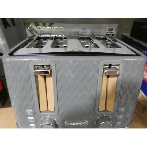 3006 - Daewood grey chevron patterned four slice toaster * This lot is subject to VAT