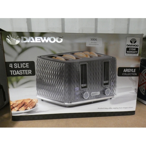 3006 - Daewood grey chevron patterned four slice toaster * This lot is subject to VAT