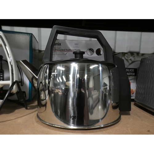 3007 - Igenix 3.5L corded traditional stainless steel kettle * This lot is subject to VAT